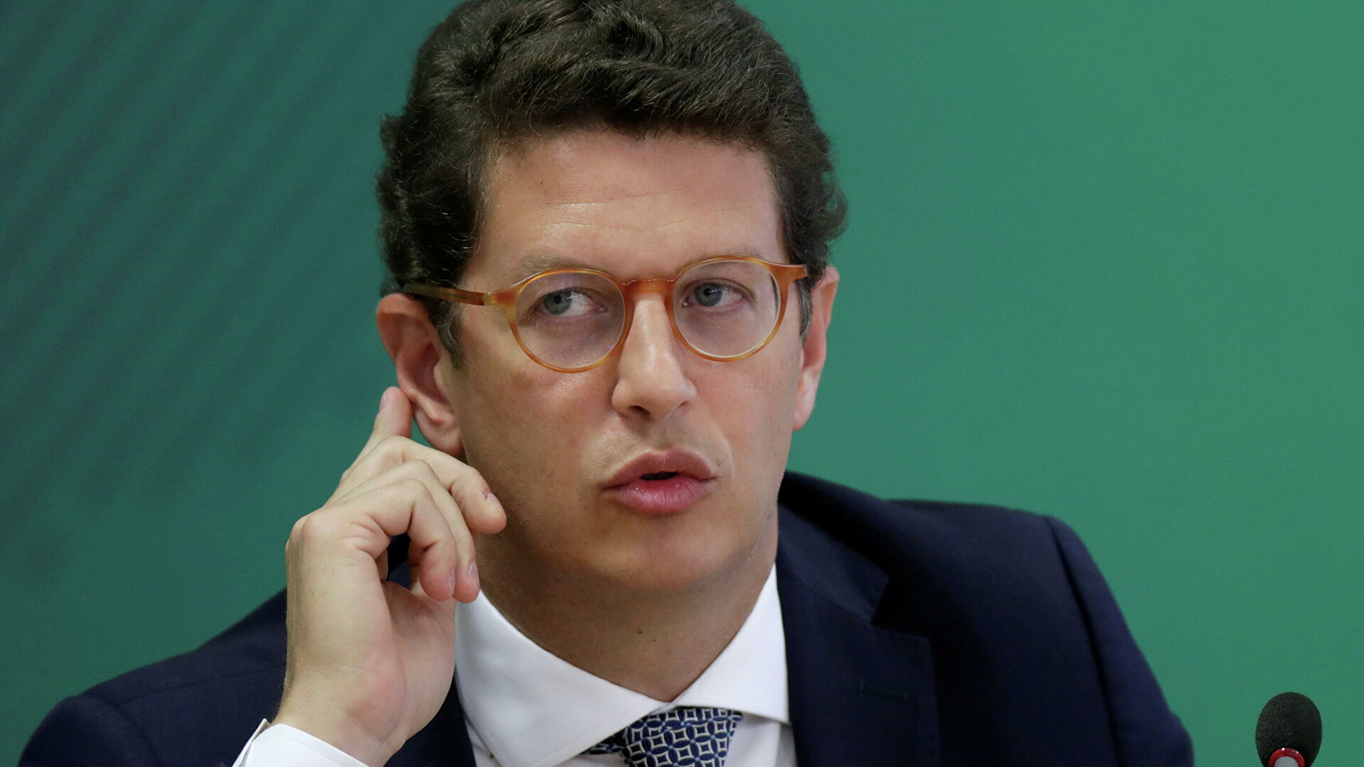 Renuncia el ministro de Medio Ambiente de Brasil, investigado por tráfico de madera